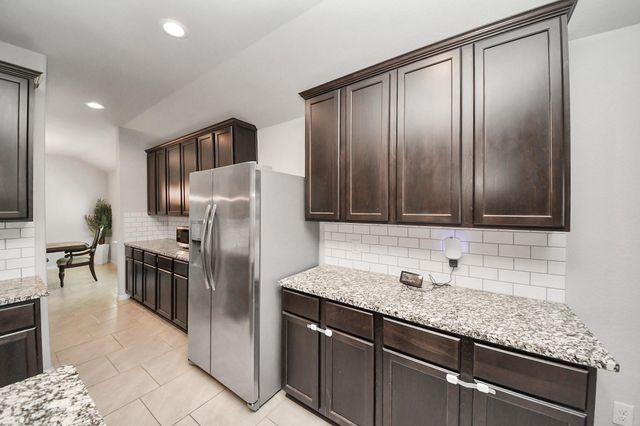 2934 Vales Point Drive, Fresno, TX 77545