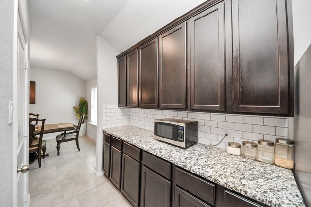 2934 Vales Point Drive, Fresno, TX 77545