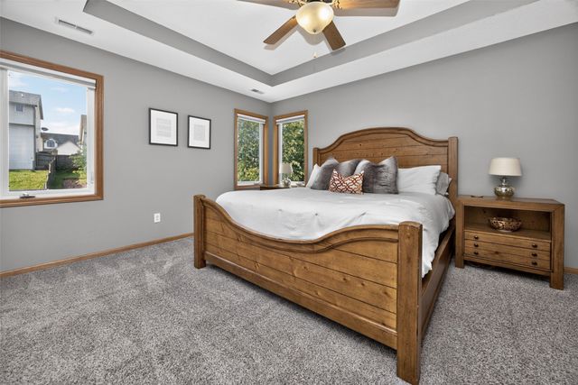 1326 Parkhill Drive, Norwalk, IA 50211