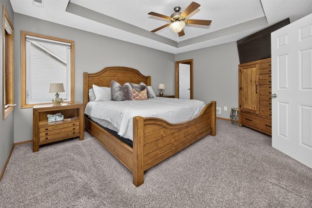 1326 Parkhill Drive, Norwalk, IA 50211
