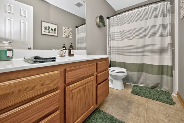 1326 Parkhill Drive, Norwalk, IA 50211