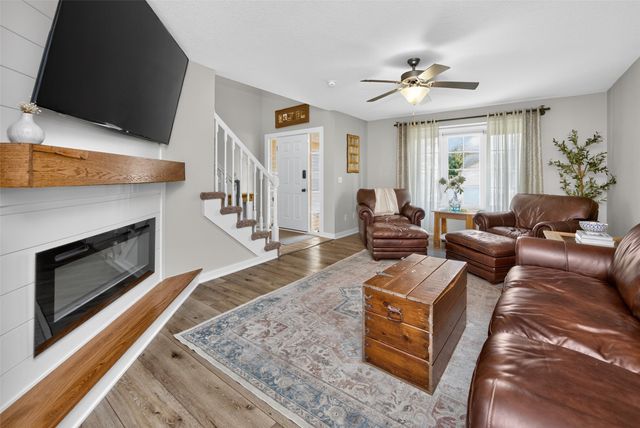 1326 Parkhill Drive, Norwalk, IA 50211
