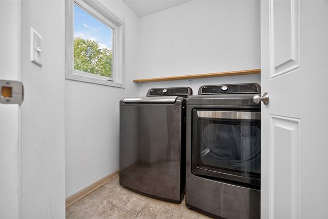1326 Parkhill Drive, Norwalk, IA 50211
