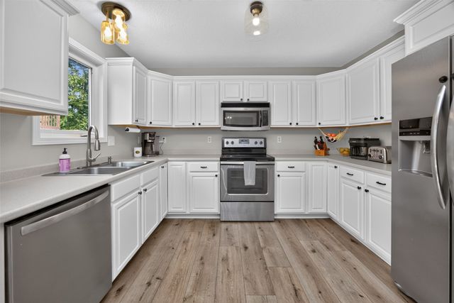 1326 Parkhill Drive, Norwalk, IA 50211