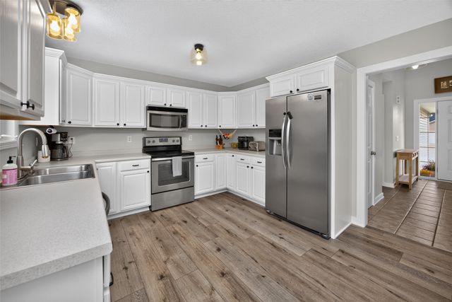 1326 Parkhill Drive, Norwalk, IA 50211
