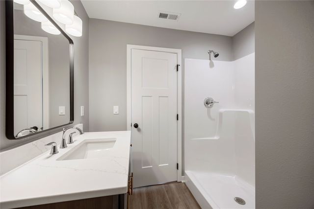 335 Forest Avenue 23, Des Moines, IA 50314