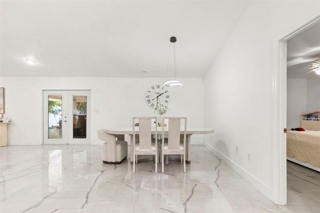 8019 N GOMEZ AVENUE, Tampa, FL 33614