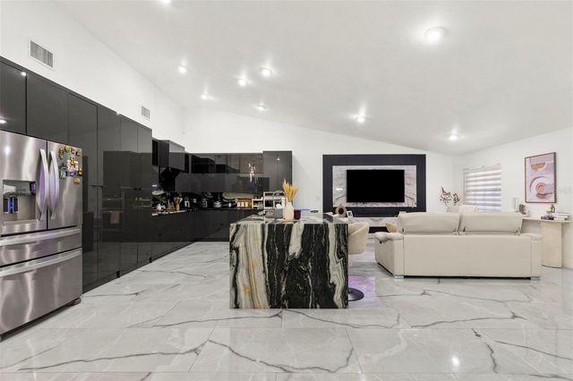 8019 N GOMEZ AVENUE, Tampa, FL 33614