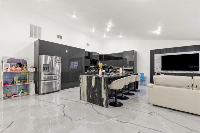 8019 N GOMEZ AVENUE, Tampa, FL 33614