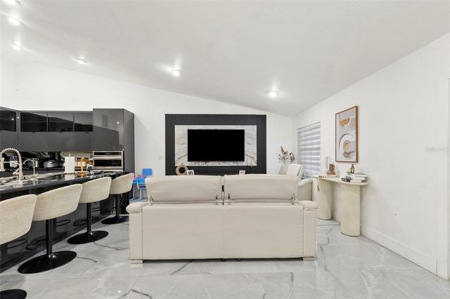 8019 N GOMEZ AVENUE, Tampa, FL 33614