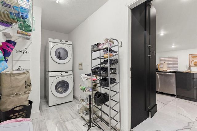 8019 N GOMEZ AVENUE, Tampa, FL 33614