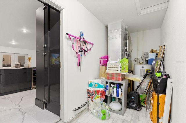 8019 N GOMEZ AVENUE, Tampa, FL 33614