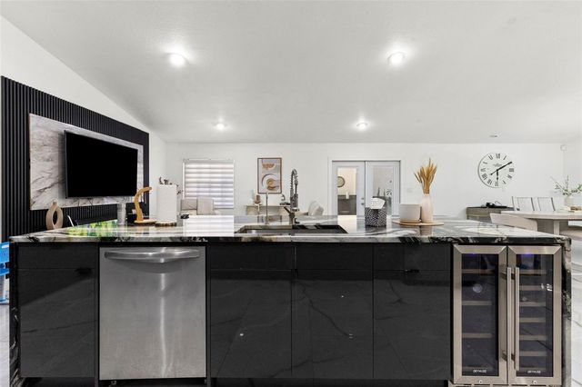 8019 N GOMEZ AVENUE, Tampa, FL 33614