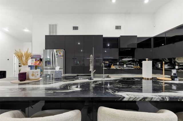 8019 N GOMEZ AVENUE, Tampa, FL 33614