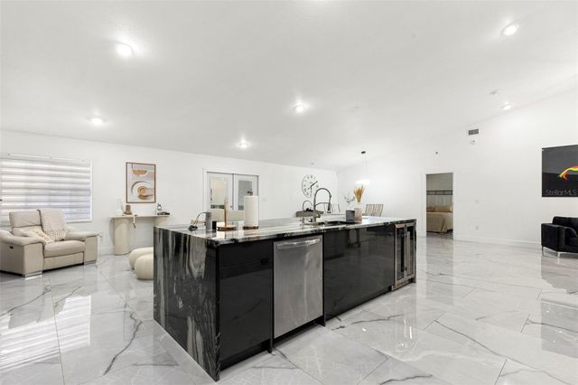 8019 N GOMEZ AVENUE, Tampa, FL 33614