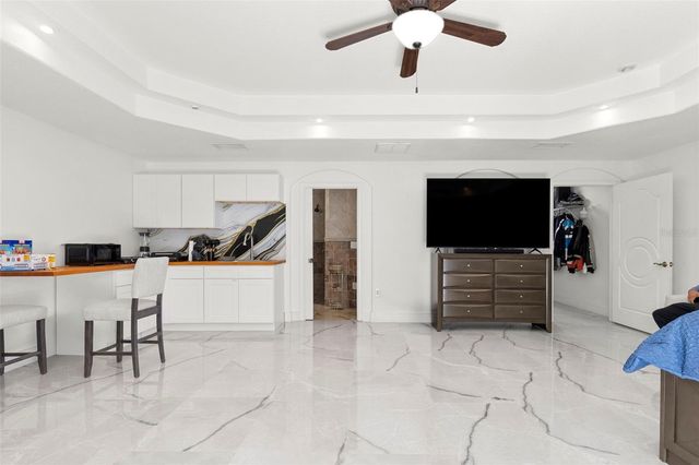 8019 N GOMEZ AVENUE, Tampa, FL 33614