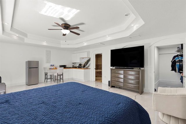 8019 N GOMEZ AVENUE, Tampa, FL 33614