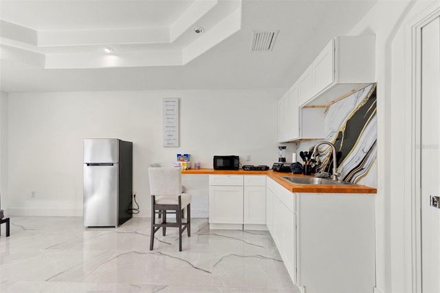 8019 N GOMEZ AVENUE, Tampa, FL 33614