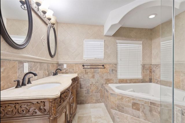 8019 N GOMEZ AVENUE, Tampa, FL 33614