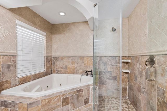 8019 N GOMEZ AVENUE, Tampa, FL 33614