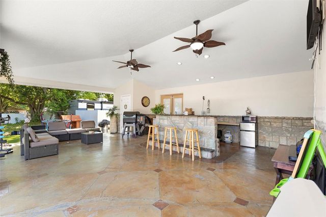 8019 N GOMEZ AVENUE, Tampa, FL 33614