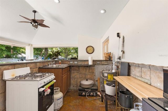 8019 N GOMEZ AVENUE, Tampa, FL 33614