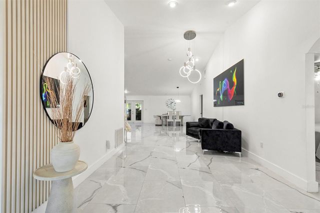 8019 N GOMEZ AVENUE, Tampa, FL 33614