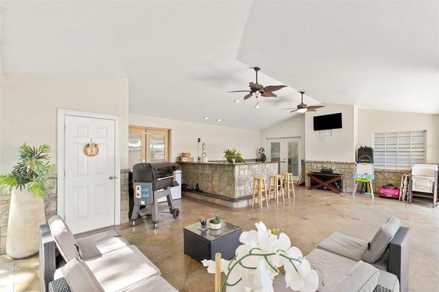 8019 N GOMEZ AVENUE, Tampa, FL 33614