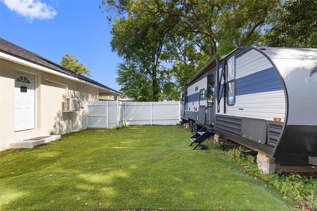 8019 N GOMEZ AVENUE, Tampa, FL 33614