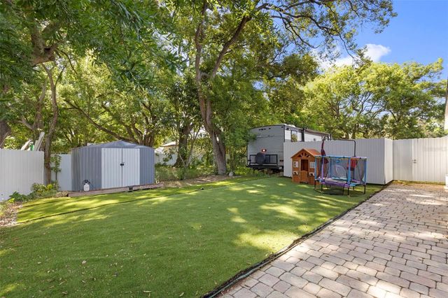 8019 N GOMEZ AVENUE, Tampa, FL 33614