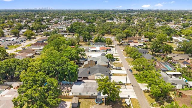 8019 N GOMEZ AVENUE, Tampa, FL 33614