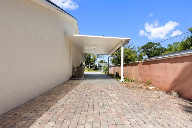 8019 N GOMEZ AVENUE, Tampa, FL 33614