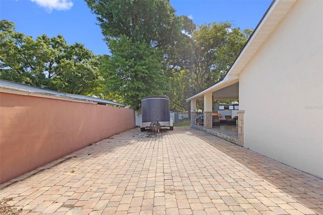 8019 N GOMEZ AVENUE, Tampa, FL 33614