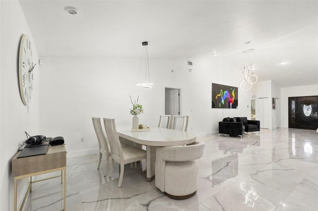 8019 N GOMEZ AVENUE, Tampa, FL 33614