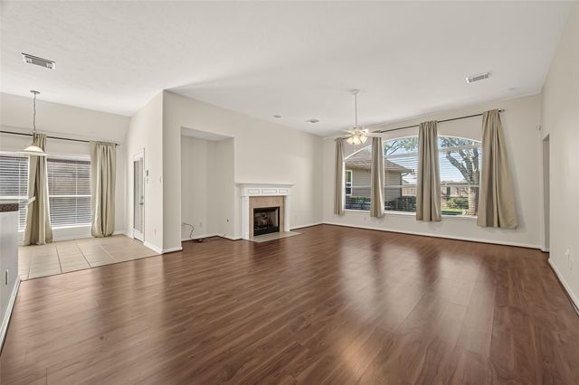 1608 Spring Glen Lane, Pearland, TX 77581