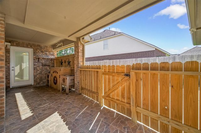 1608 Spring Glen Lane, Pearland, TX 77581