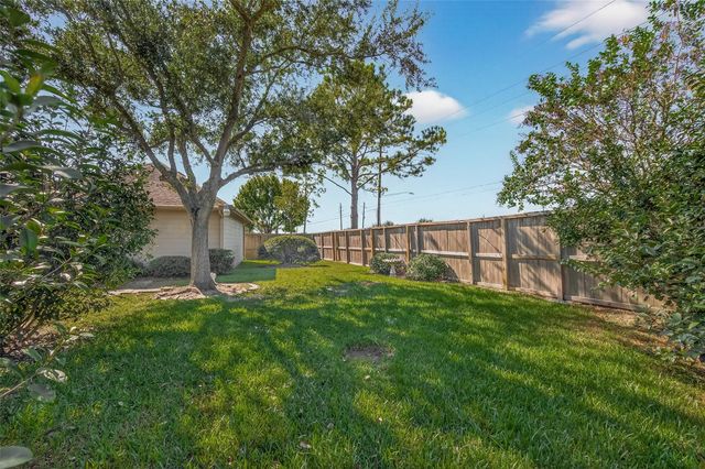 1608 Spring Glen Lane, Pearland, TX 77581