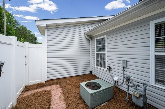 3952 Creekside Court, Winston-salem, NC 27127