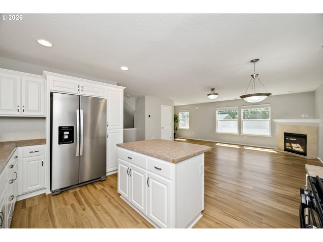 19157 Se ASH St, Portland, OR 97233