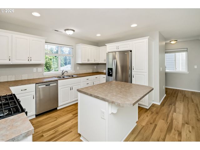 19157 Se ASH St, Portland, OR 97233