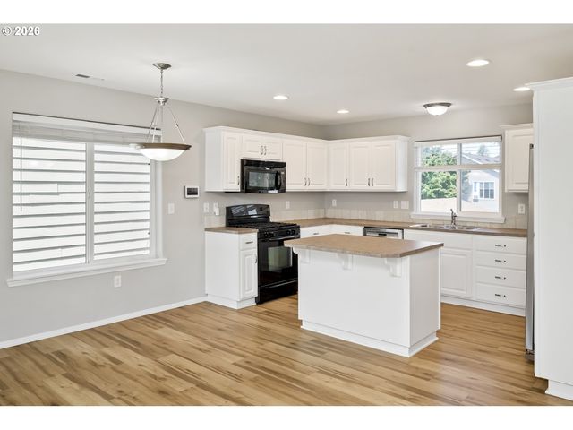 19157 Se ASH St, Portland, OR 97233