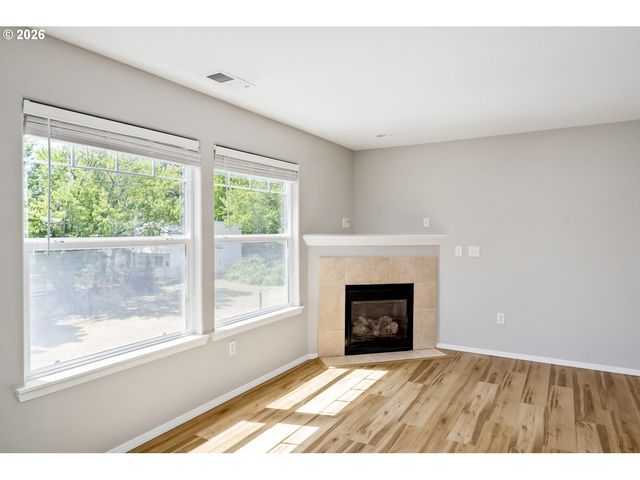 19157 Se ASH St, Portland, OR 97233