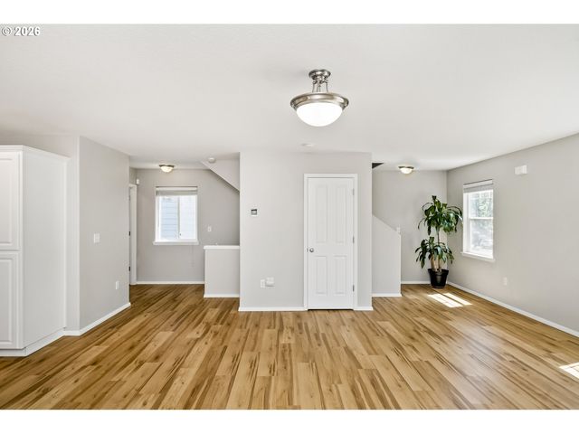 19157 Se ASH St, Portland, OR 97233