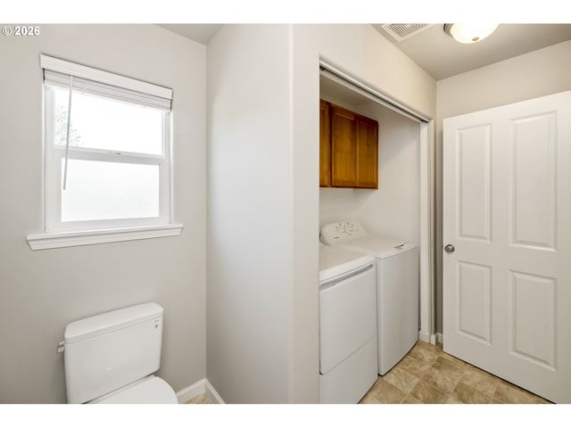 19157 Se ASH St, Portland, OR 97233