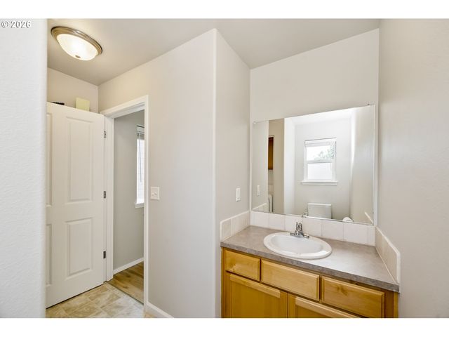 19157 Se ASH St, Portland, OR 97233