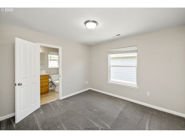 19157 Se ASH St, Portland, OR 97233