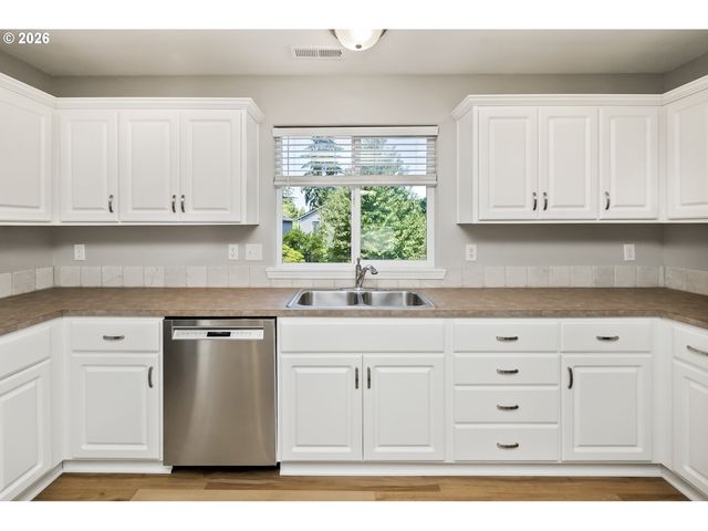 19157 Se ASH St, Portland, OR 97233