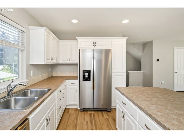 19157 Se ASH St, Portland, OR 97233