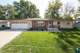 1601 E Sylvan Cir Circle, Brandon, SD 57005
