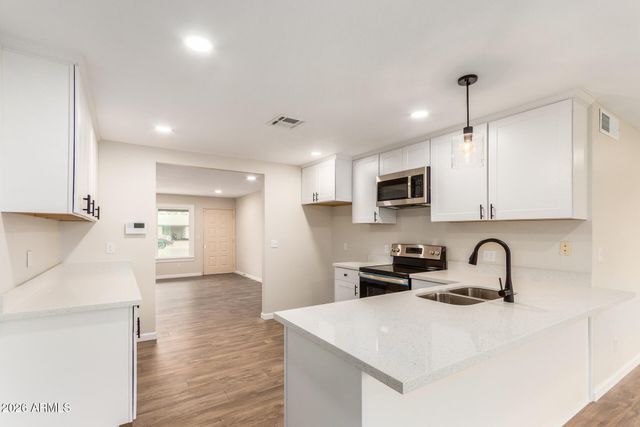 518 N PEPPERWOOD Court, Chandler, AZ 85226